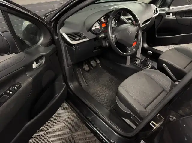 Peugeot 207 view 9