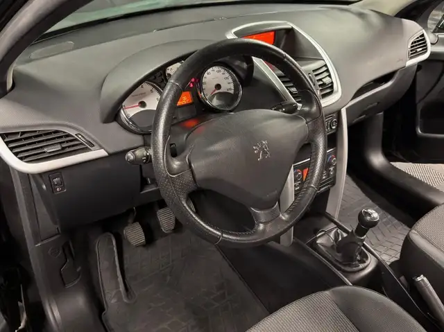 Peugeot 207 view 11