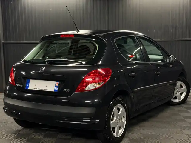Peugeot 207 view 8