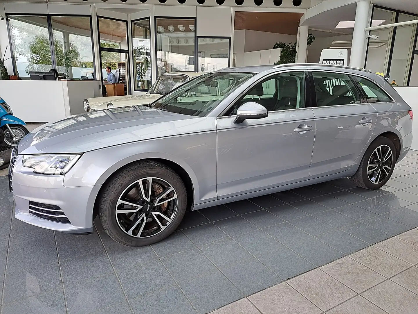 Audi A4 Avant 2,0 TDI Design S-tronic Silber - 2