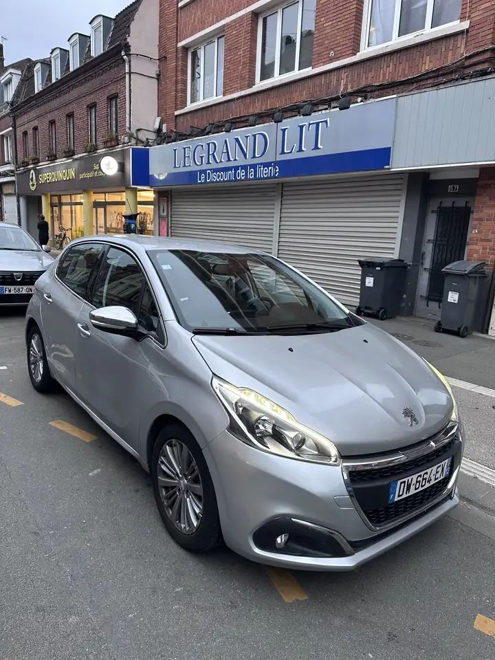 Peugeot 208 1.6 BlueHDi 100ch S\u0026S BVM5 Allure