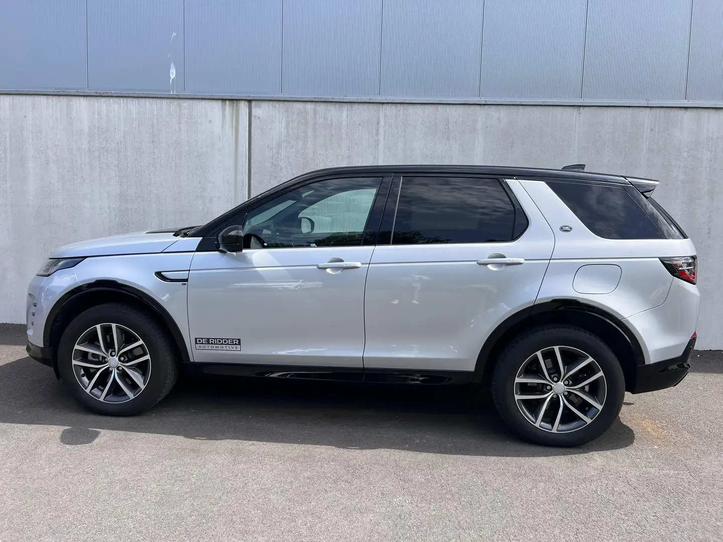 Land Rover Discovery Sport P300e Dynamic SE AWD Zilver - 2