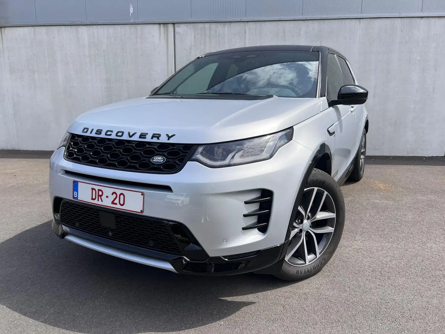Land Rover Discovery Sport P300e Dynamic SE AWD Zilver - 1