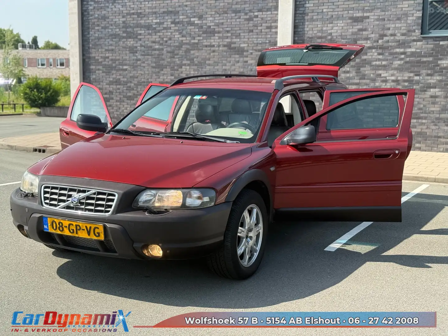 Volvo V70 Cross Country 2.4 T Comfort Line // EXPORT // LEES Rosso - 2