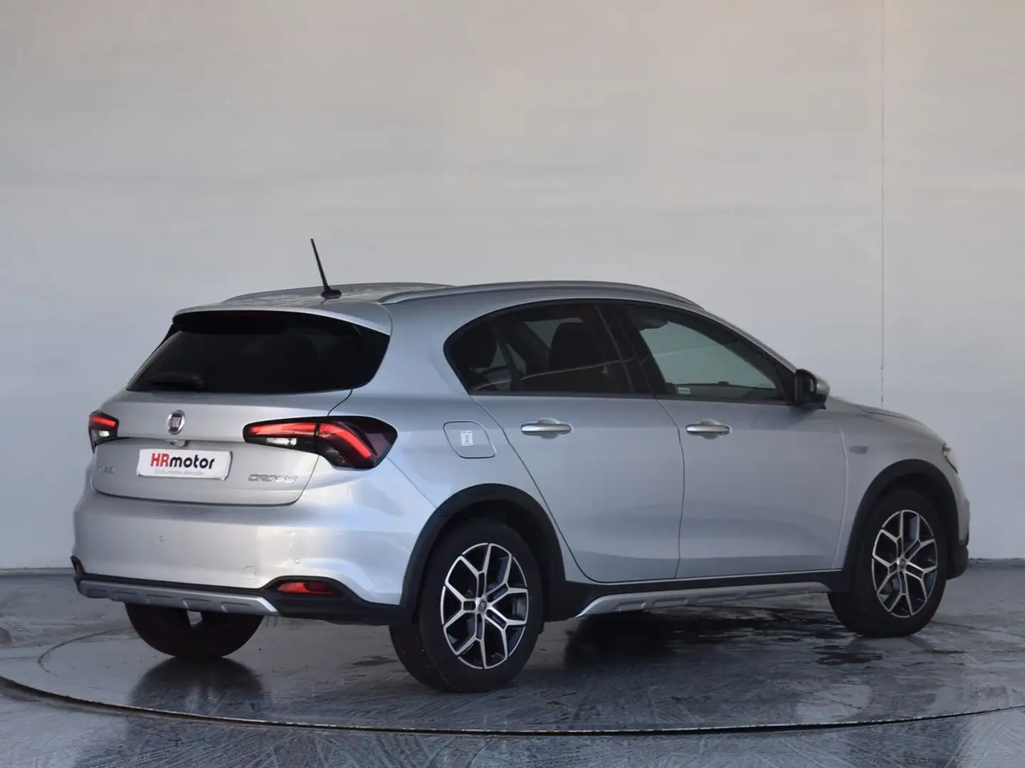 Fiat Tipo Cross 1.0 Firefly Turbo Gris - 2