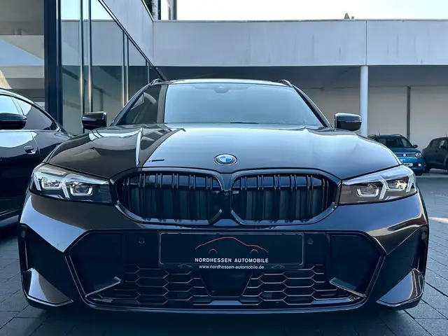 BMW 3 Series view 5