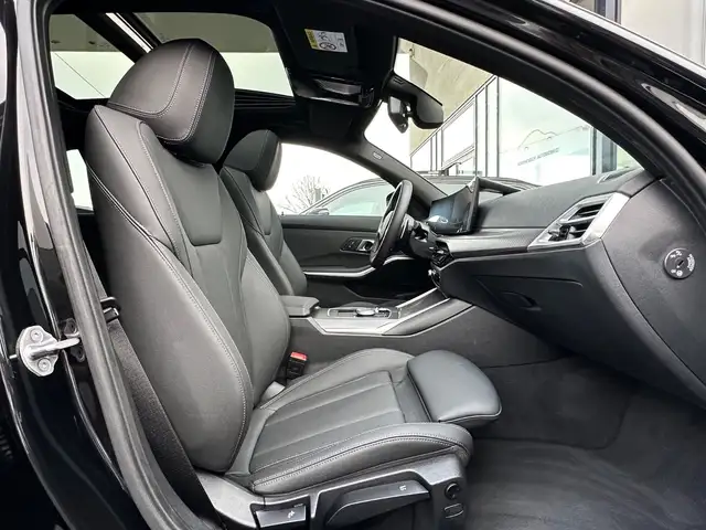 BMW 3 Series view 13