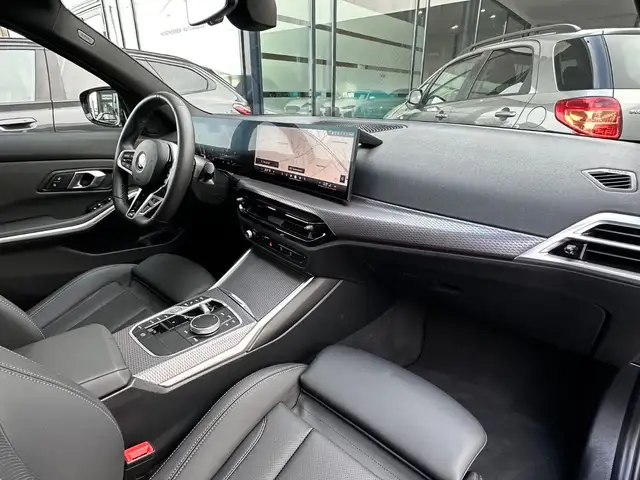 BMW 3 Series view 12