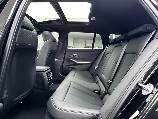 BMW 3 Series view 15
