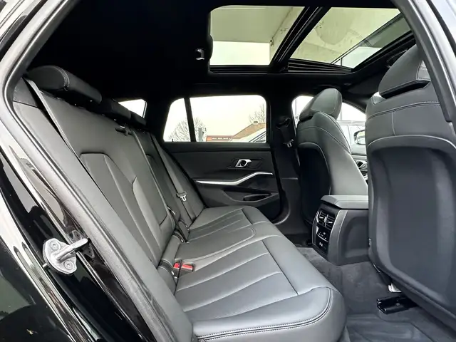 BMW 3 Series view 14