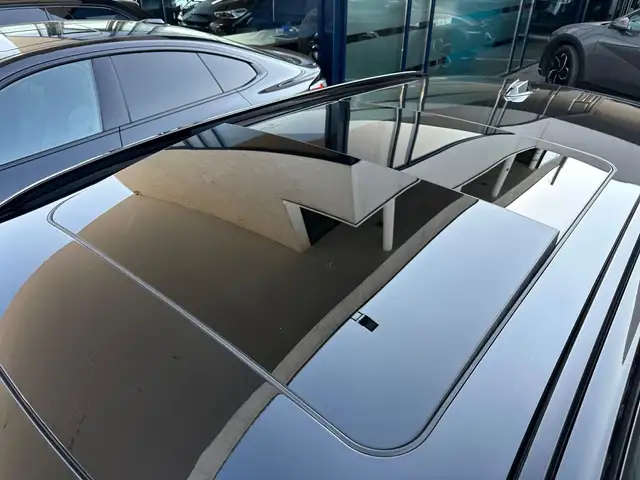 BMW 3 Series view 8