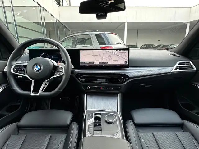 BMW 3 Series view 11
