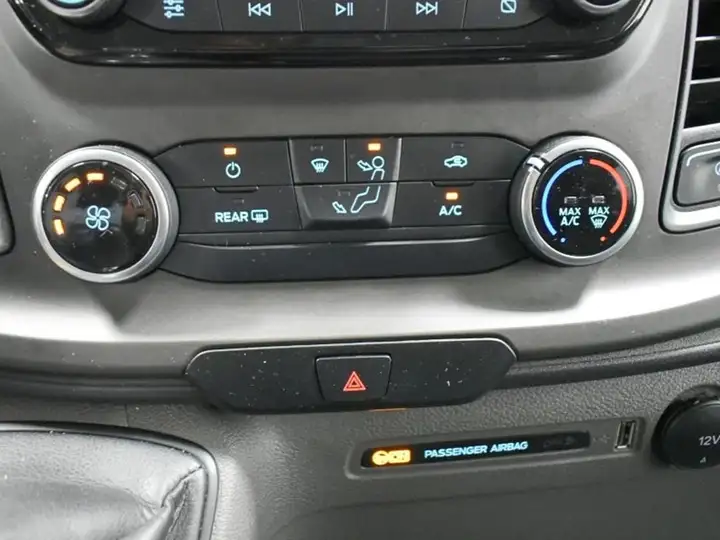 Ford Transit Custom 2023, foto 19