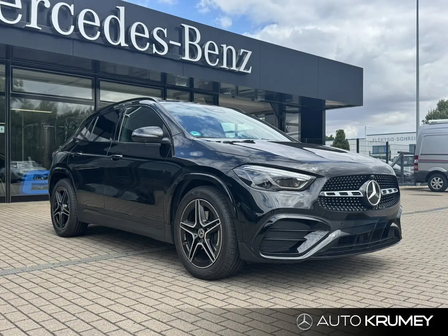 Mercedes-Benz GLA 180 AMG Line+Pano.-Dach+DistronicNavi/Autom. Schwarz - 2