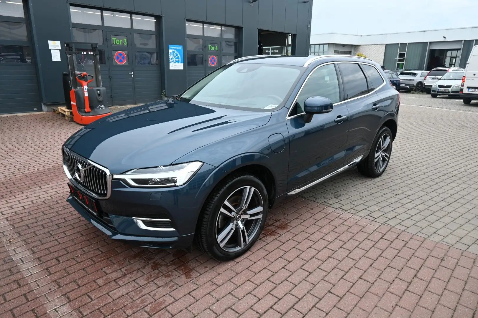 Volvo XC60 Inscript. T8 PHEV AWD*HUD*Massage*Luft*AHK Blau - 2