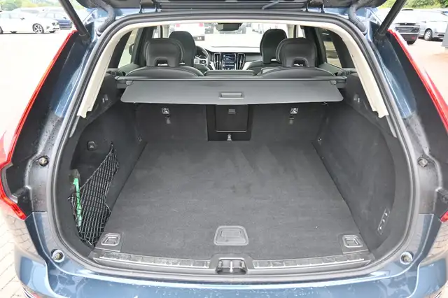 Volvo XC60 view 8