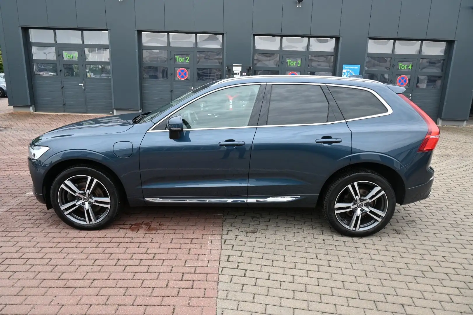 Volvo XC60 Inscript. T8 PHEV AWD*HUD*Massage*Luft*AHK Blau - 1