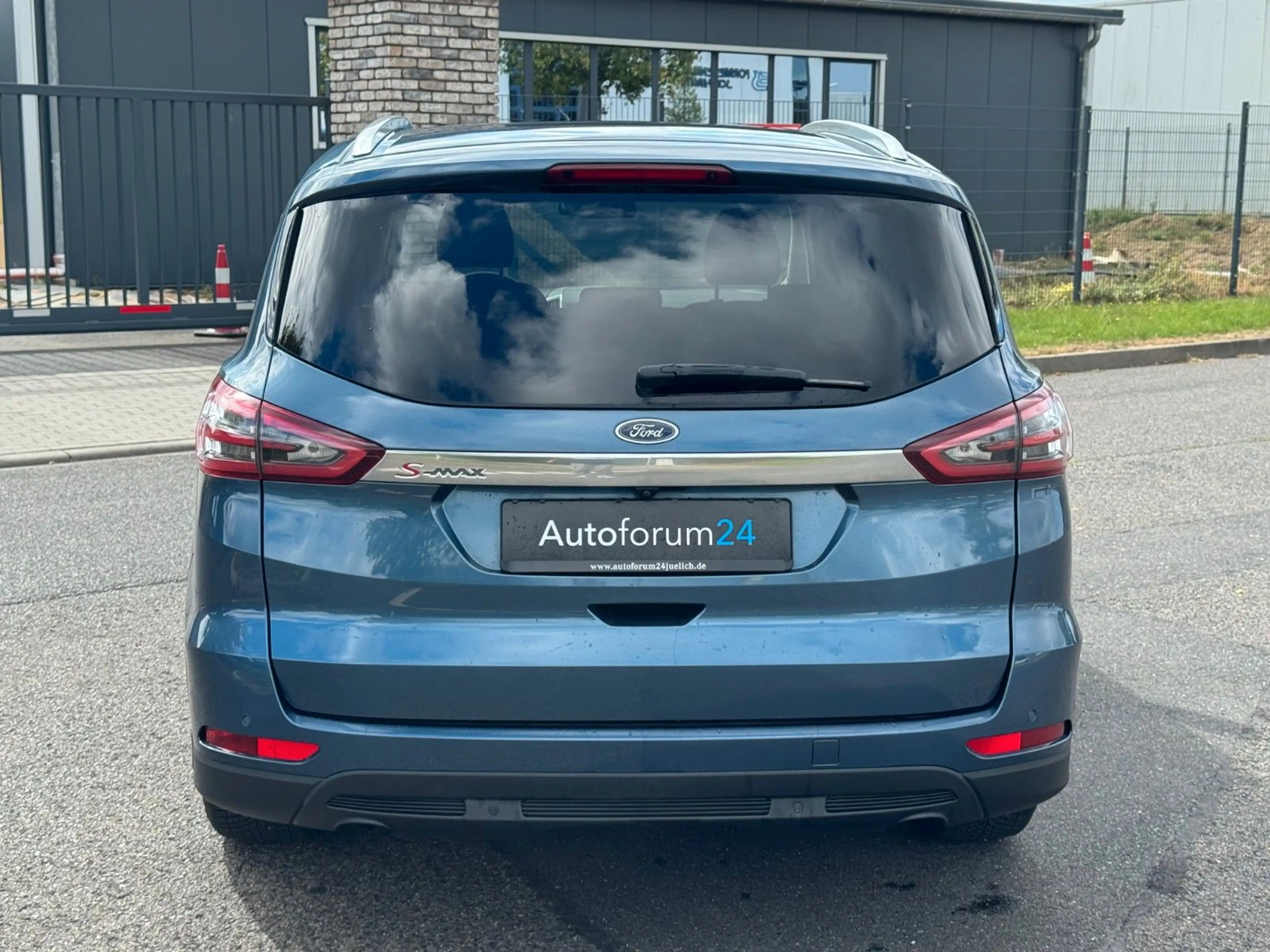 Ford S-Max Titanium*Autom.*Navi*7-Sitz*Kamera*SHZ* — photo 4