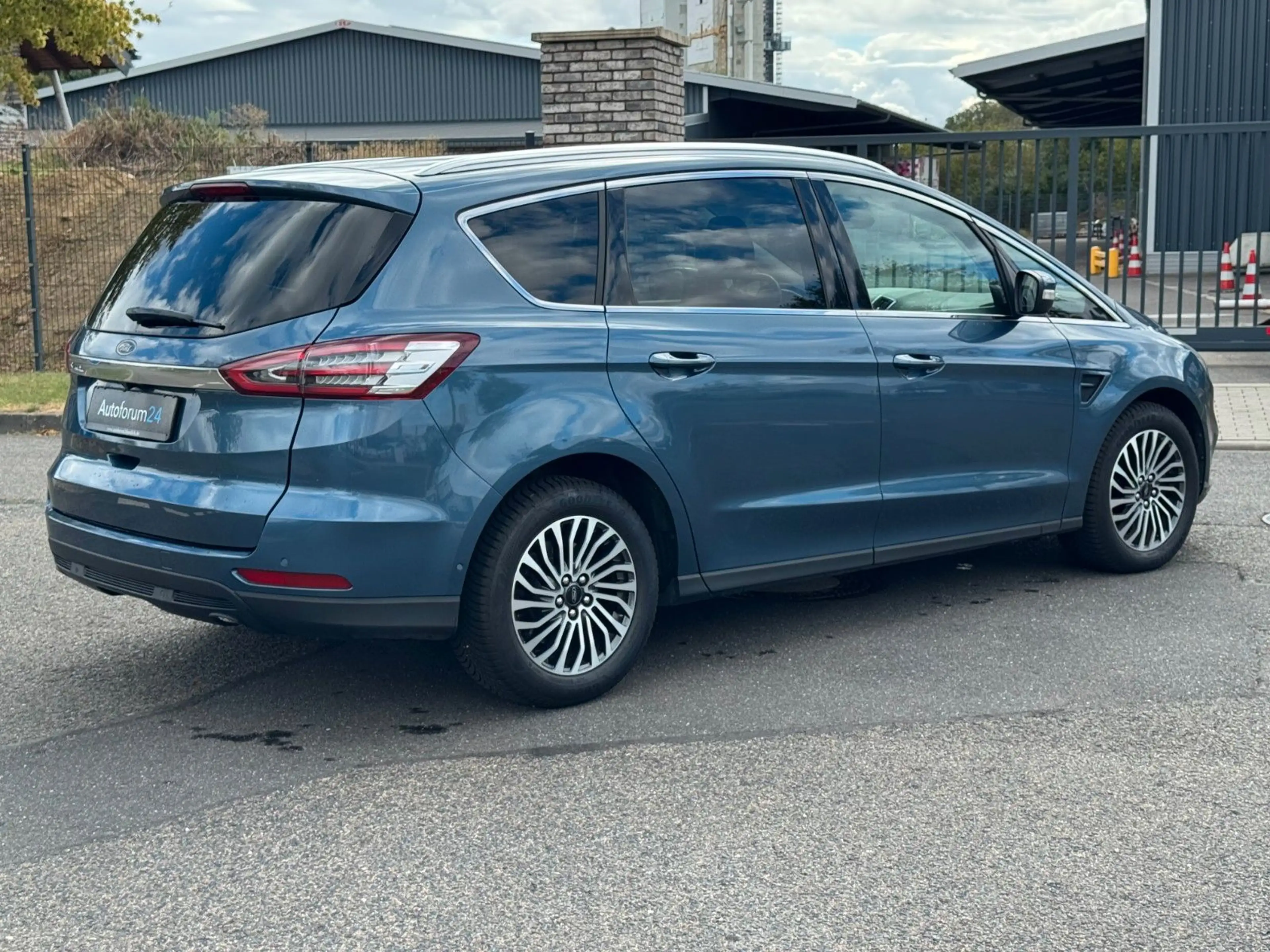 Ford S-Max Titanium*Autom.*Navi*7-Sitz*Kamera*SHZ* — photo 5