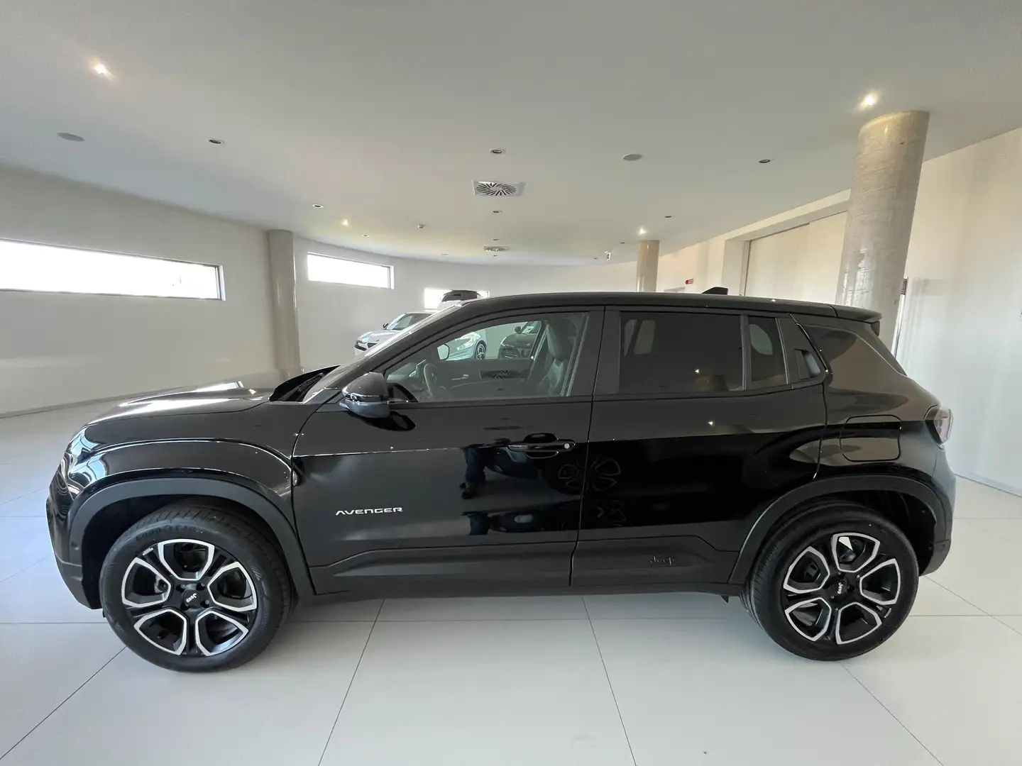 Jeep Avenger 1.2 turbo e-hybrid mhev Summit fwd 110cv edct6 NAZIONALE Nero - 1