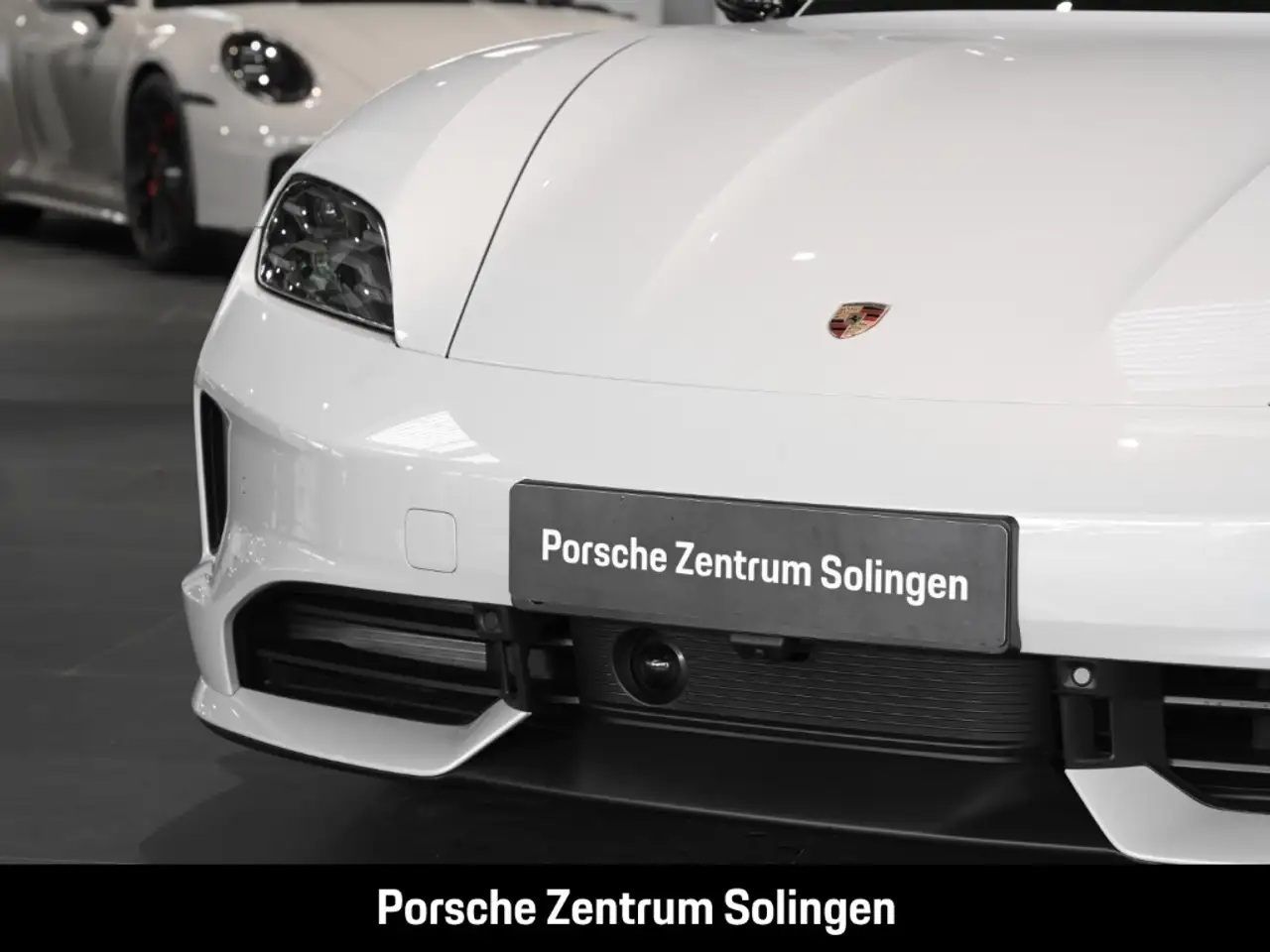 Porsche Taycan 4 Black Edition PANO SportDesign 21'' Beifahrer 7