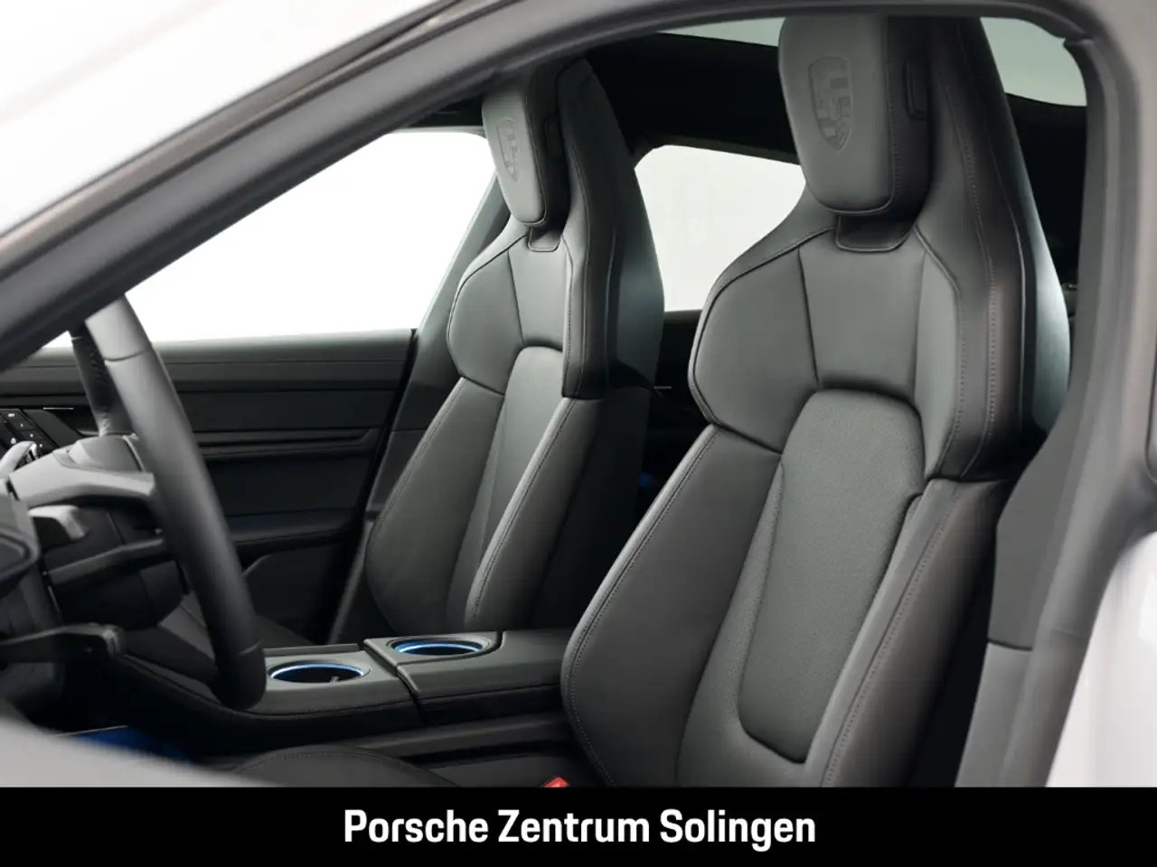 Porsche Taycan 4 Black Edition PANO SportDesign 21'' Beifahrer 15