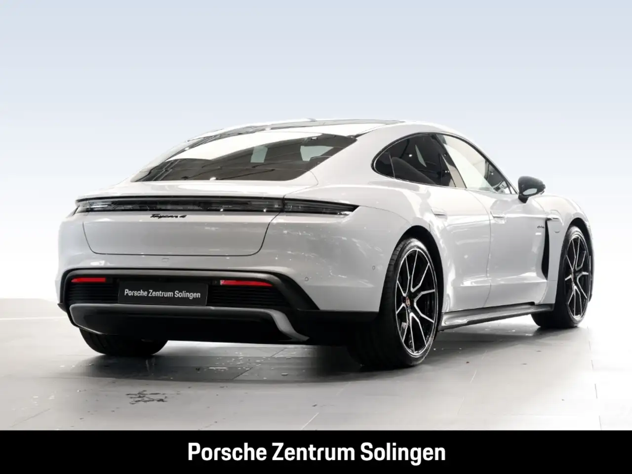 Porsche Taycan 4 Black Edition PANO SportDesign 21'' Beifahrer 4