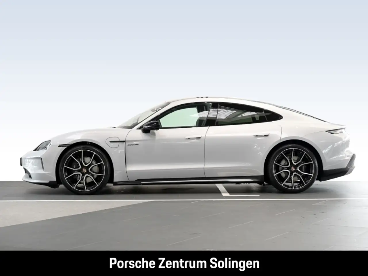 Porsche Taycan 4 Black Edition PANO SportDesign 21'' Beifahrer 2