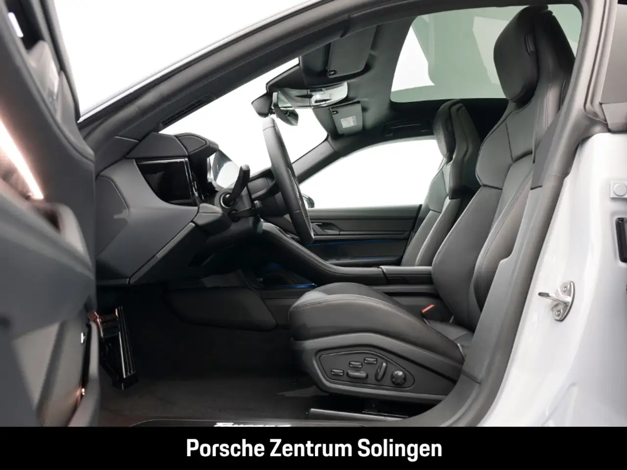 Porsche Taycan 4 Black Edition PANO SportDesign 21'' Beifahrer 16