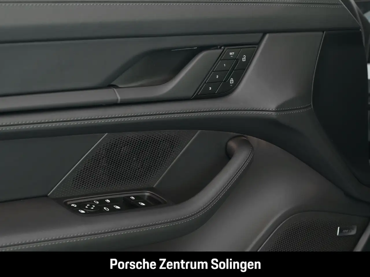 Porsche Taycan 4 Black Edition PANO SportDesign 21'' Beifahrer 14