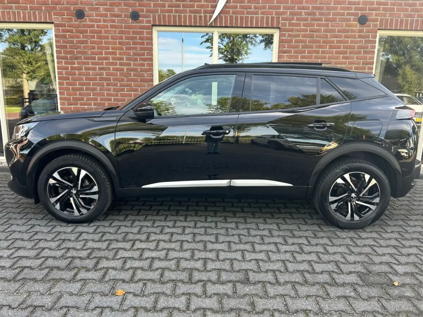 Peugeot 2008 1.2 PT B.L. Allure SCHUIF.KANTELDAK / CAMERA / VIR Noir - 2