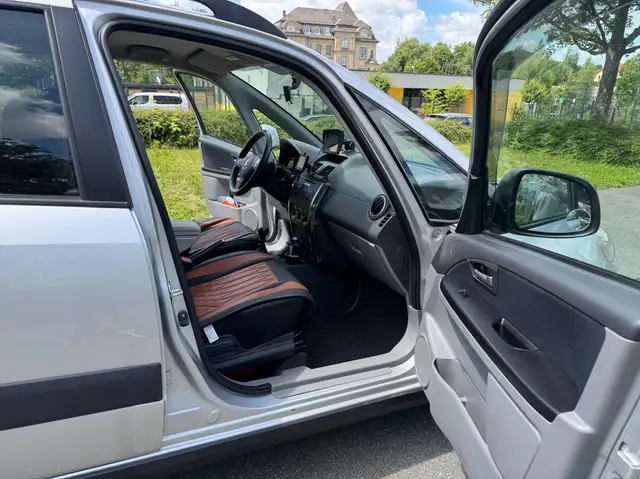 Suzuki SX4 view 11