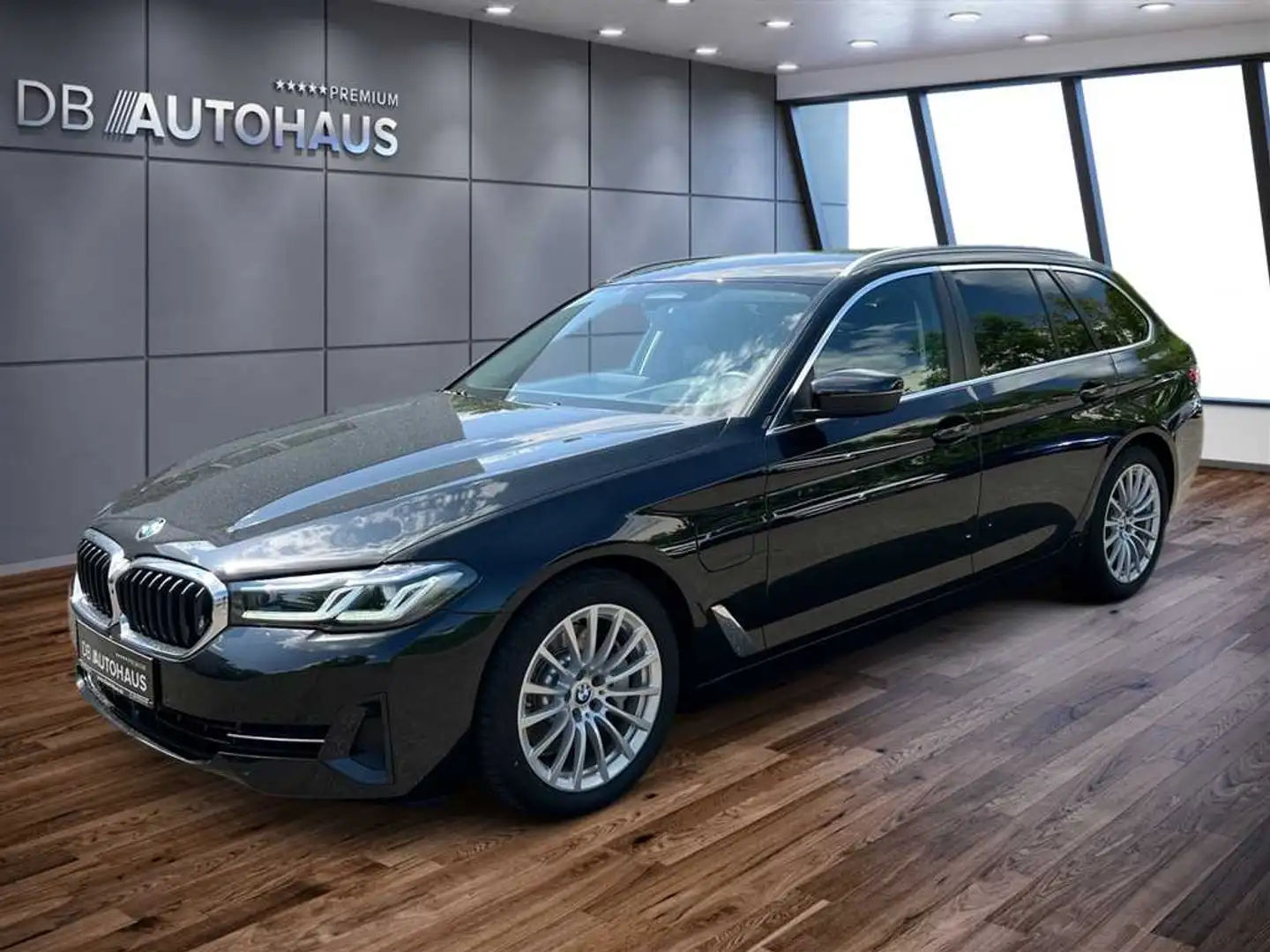 BMW 530 e Touring Steptronic Schwarz - 1