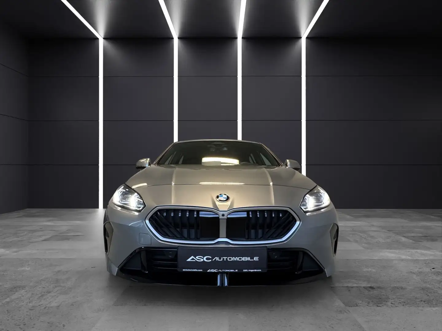 BMW 120 120i M Sport Aut. ,Vorführwagen, Werksgarantie Grau - 1