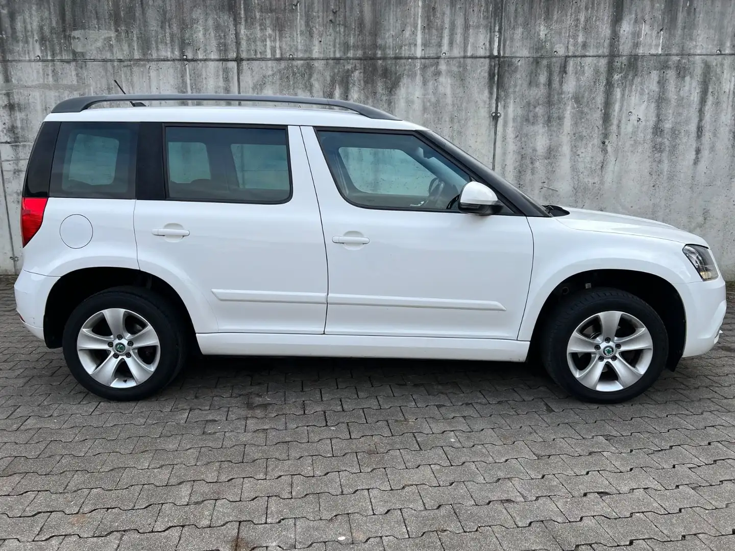 Skoda Yeti 1.6 TDI DSG Ambition*Sitzhzg*ScheckheftVoll Weiß - 2