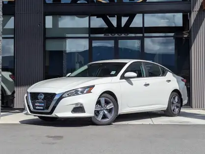 White 2021 Nissan Altima 2.5 SE AWD Sedan Continuously Variable Transmission