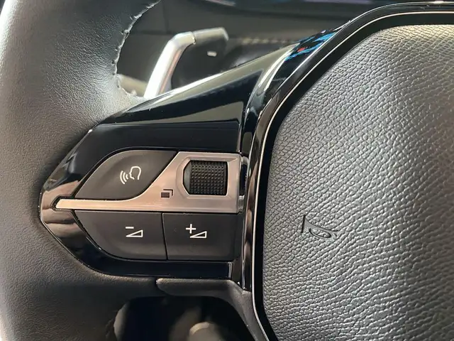 Peugeot 208 view 13
