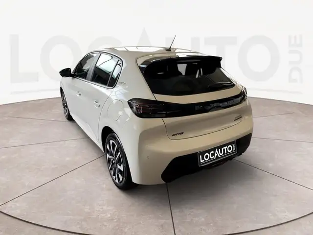 Peugeot 208 view 5
