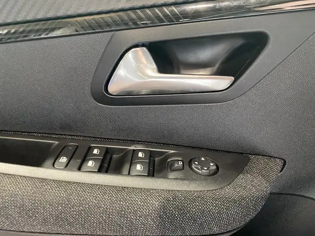Peugeot 208 view 17
