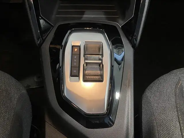 Peugeot 208 view 12