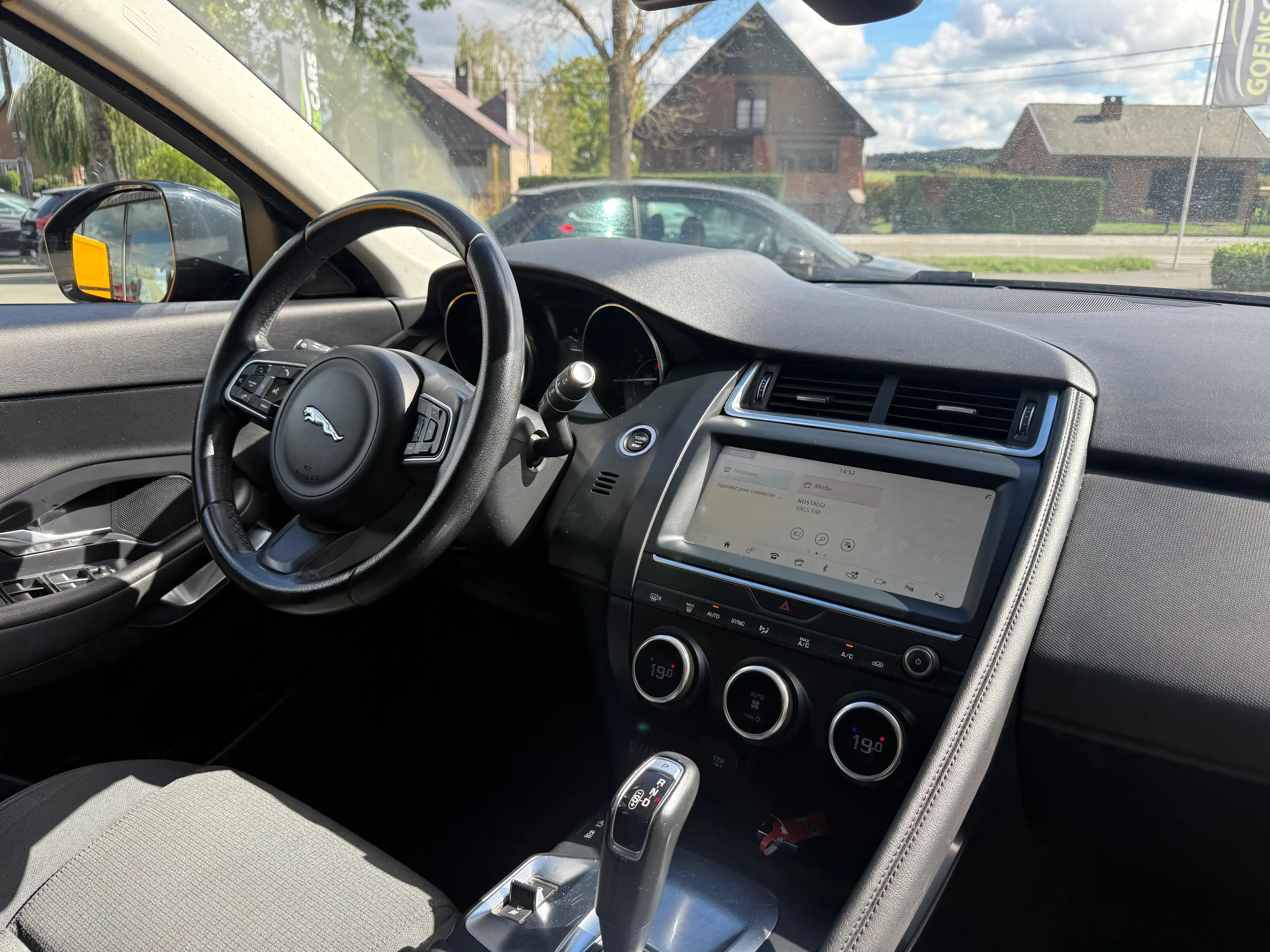 Jaguar E-Pace E-Pace 2.0 D AWD BOÎTE AUTO,CRUISE,CLIM,CAMÉRA,RADARS,TOIT PANO… — photo 6