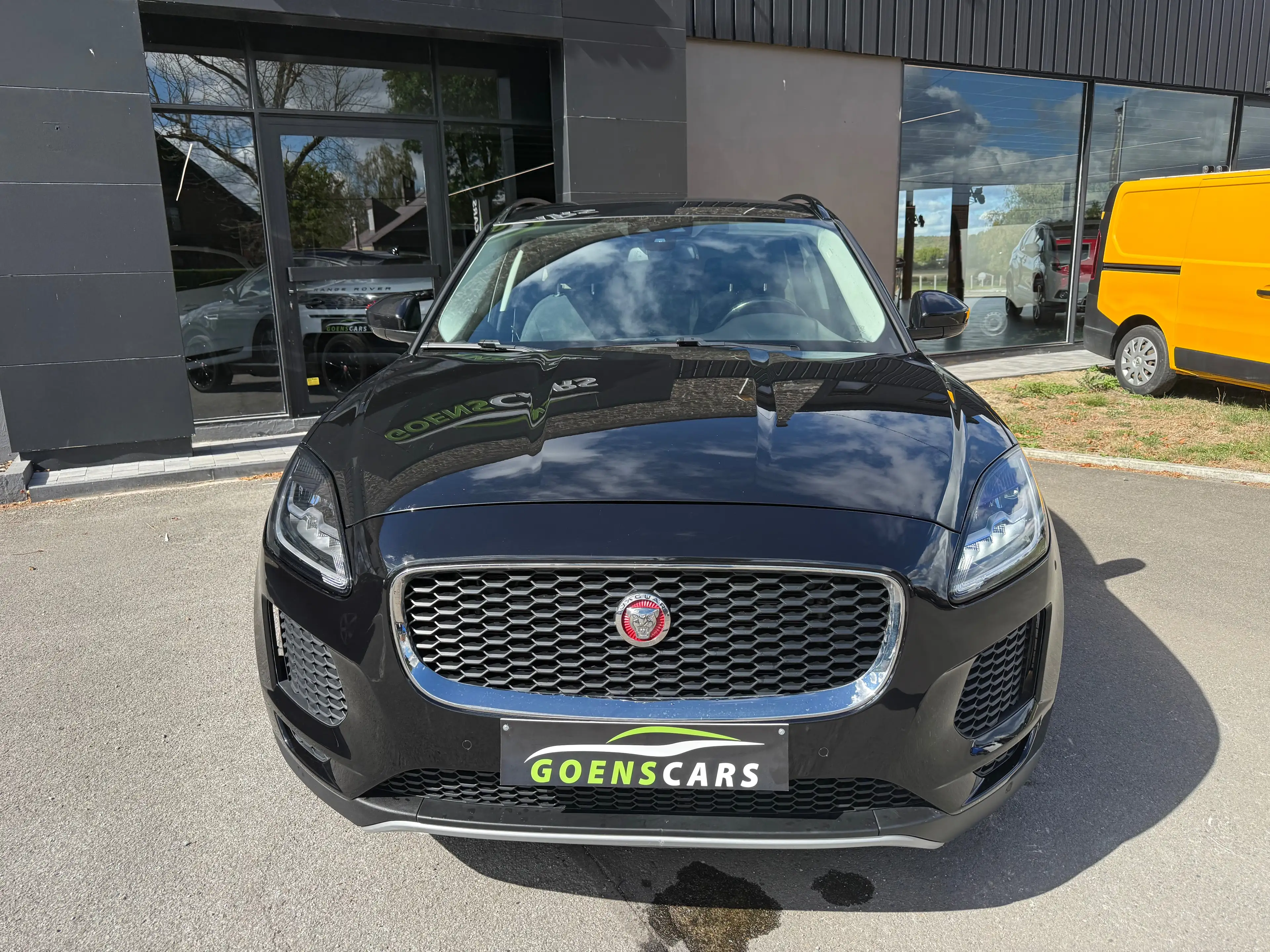 Jaguar E-Pace E-Pace 2.0 D AWD BOÎTE AUTO,CRUISE,CLIM,CAMÉRA,RADARS,TOIT PANO… — photo 2