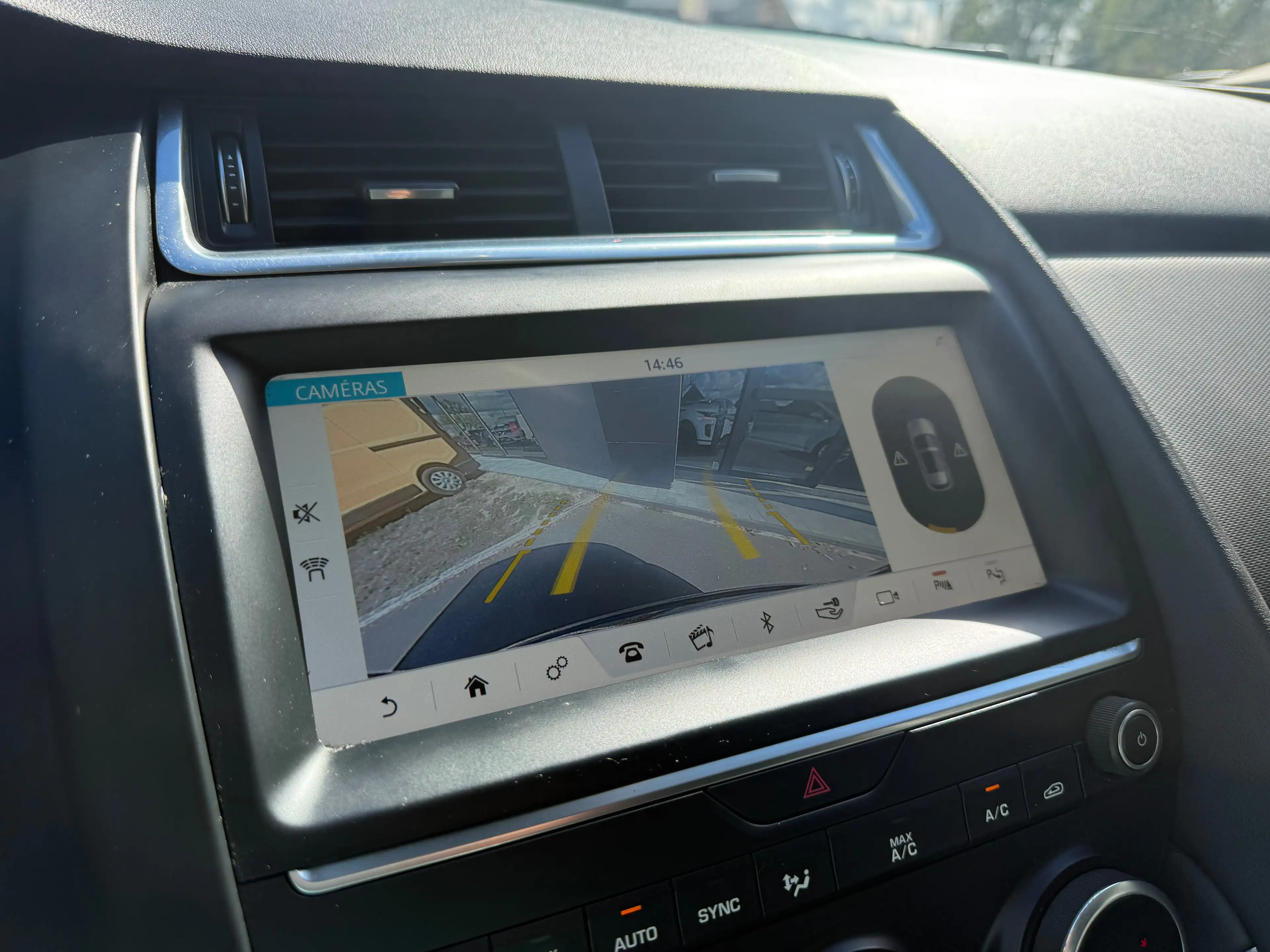 Jaguar E-Pace E-Pace 2.0 D AWD BOÎTE AUTO,CRUISE,CLIM,CAMÉRA,RADARS,TOIT PANO… — photo 10