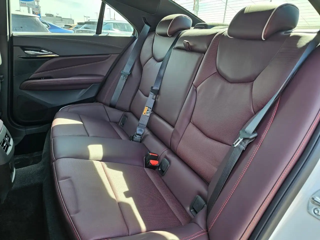 Cadillac CT4 снимка Cadillac CT4