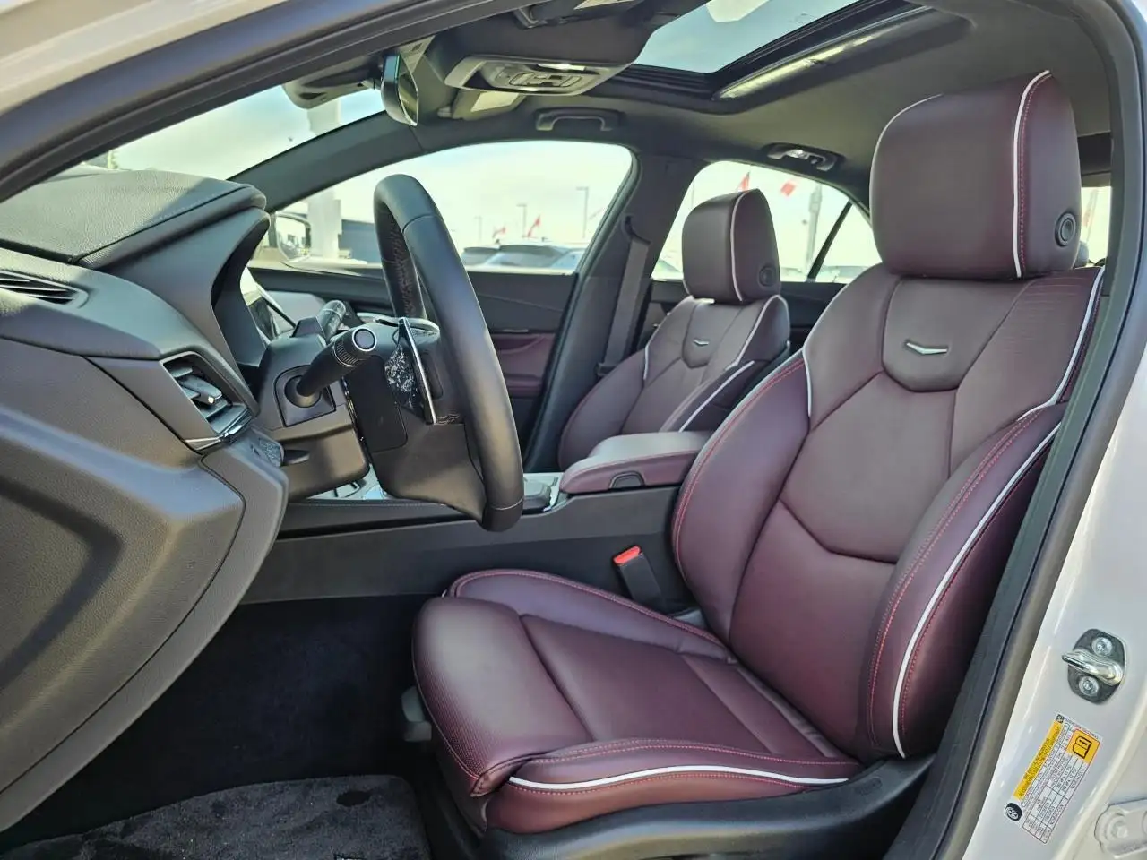 Cadillac CT4 снимка Cadillac CT4