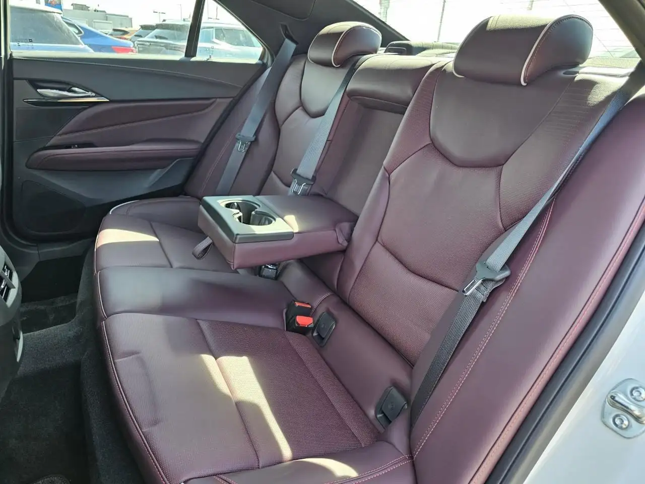 Cadillac CT4 снимка Cadillac CT4