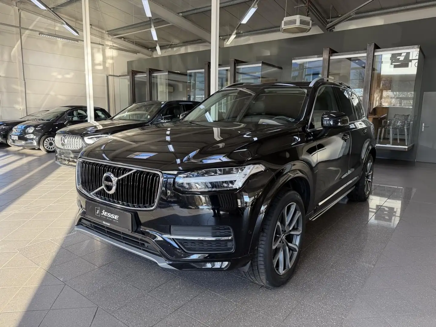 Volvo XC90 D5 AWD Momentum LED PANO R.CAM AHK 7-Sitze Nero - 1
