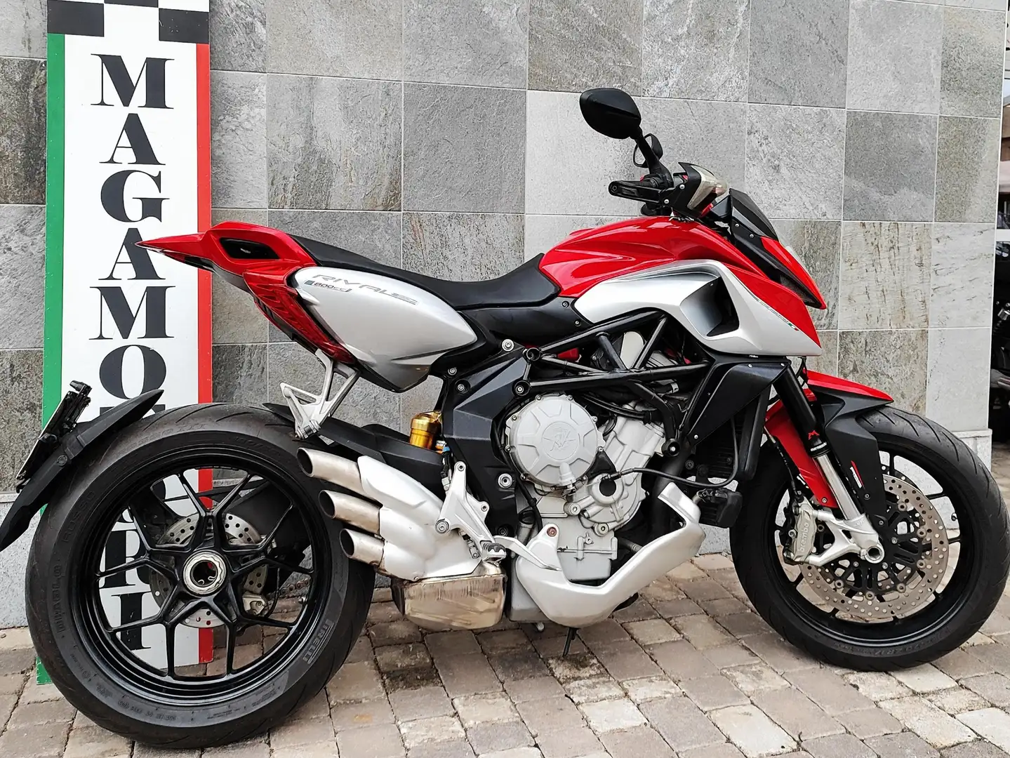 MV Agusta Rivale 800 EAS ABS Rot - 2