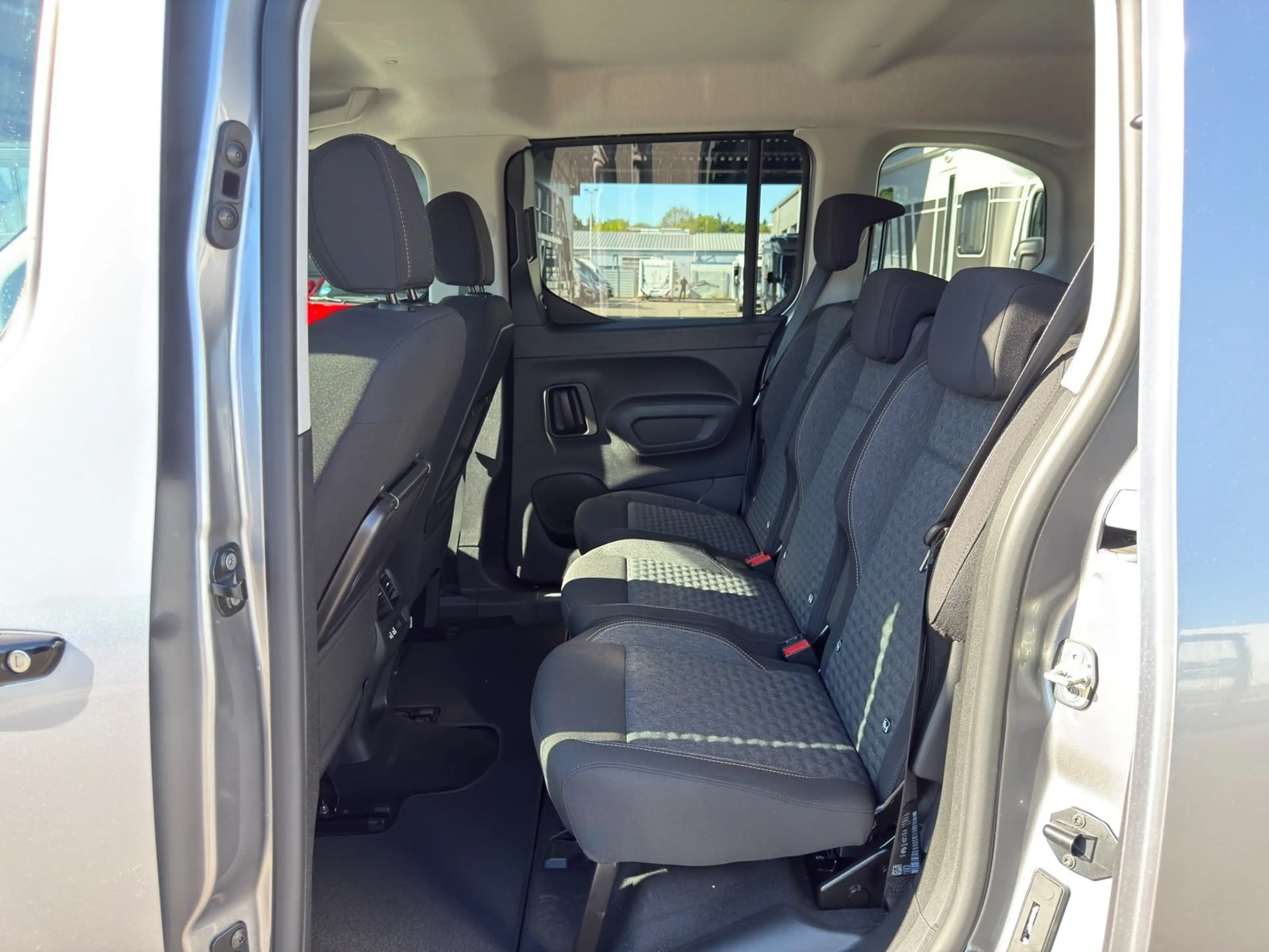Peugeot Rifter GT-Line HDi 130 1.5*Autom*SHZ*LHZ*Kamera* — photo 12