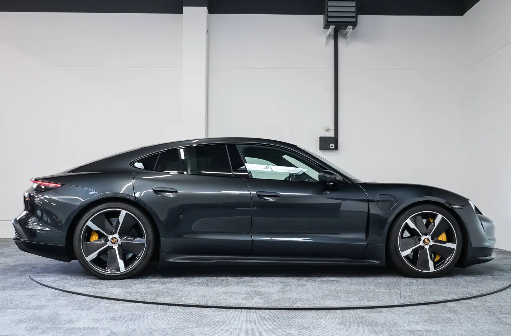 Porsche Taycan Taycan Turbo S 83,7kWh Turbo S Grau - 2